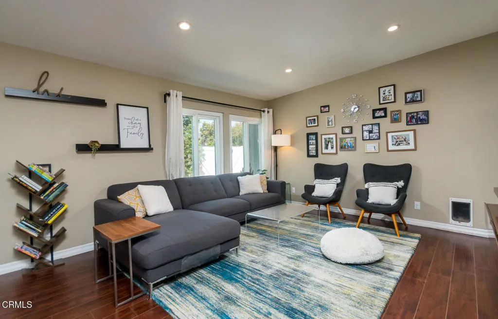 2144 N Pass Avenue, Burbank, California 91505 home-pic-16